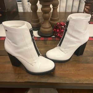 Vera Wang White Zipper Booties-Size 7.5-$45
